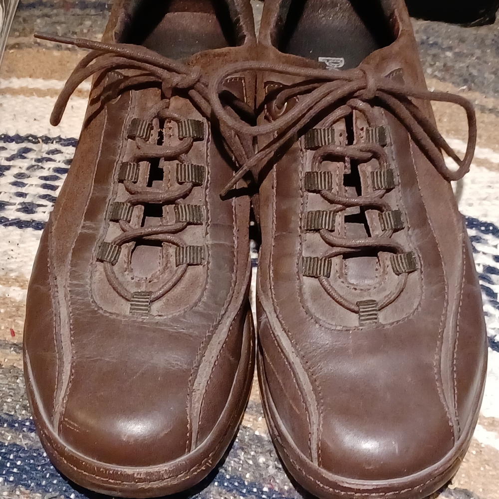 PG LITE brown leather shoes